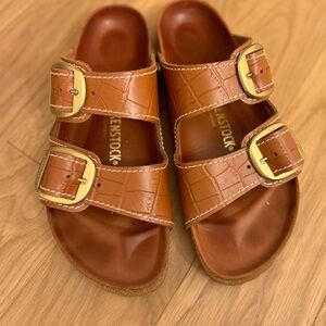 Birkenstock x STAUD Arizona Big Buckle Sandal- cognac gold size 40